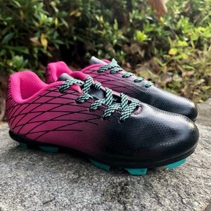 Girl’s Soccer Cleats Size 9K